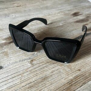Bondi Modern Icon Oversized Square Sunglasses, Black, NWT